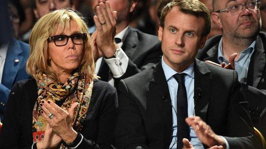 法国总统马克龙与夫人布丽吉特