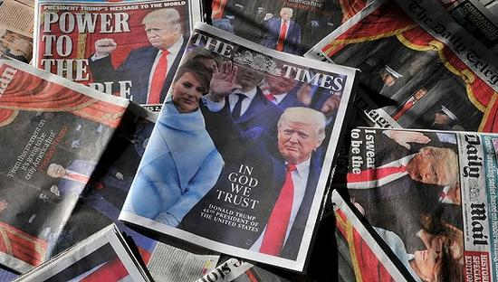 2017年1月21日，英国各大报纸对美国总统特朗普就职典礼的报道。图片来源：视觉中国