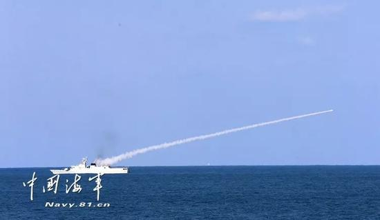 ▲参加考核舰艇发射导弹拦截目标。