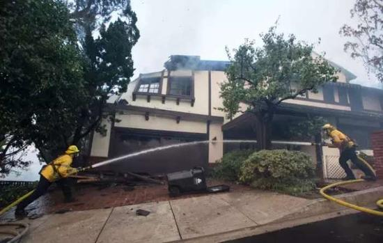 ▲在大火中被损坏的豪宅 图据《洛杉矶日报》