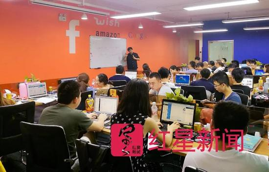 ▲陶鑫在给中国卖家们上课 &nbsp; 受访者供图