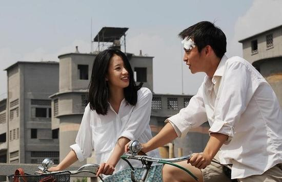 　　2015年就拍完的《少年巴比伦》，终于在2017年年初公映。电影改编自作家路内的同名处女作，是在工厂家属区长大的“70后”、“80后”们的共同记忆。