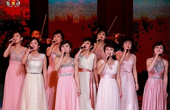 牡丹峰乐团演出。