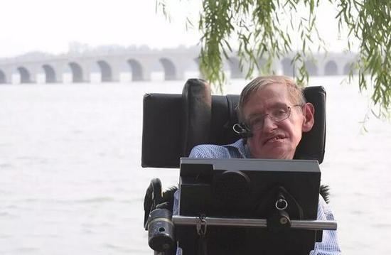 ▲霍金游览颐和园。