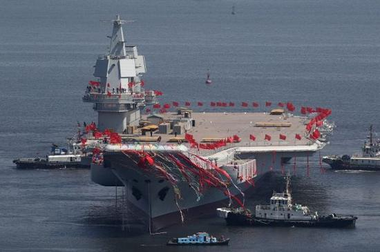 资料图片：2017年，中国国产首艘航母001A型下水。（图片来源于网络）
