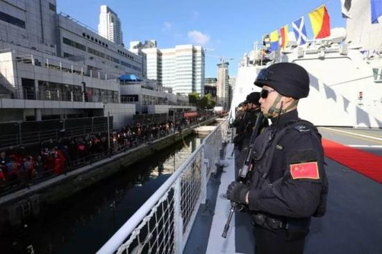 10月3日，中国海军第26批护航编队抵达英国伦敦访问。