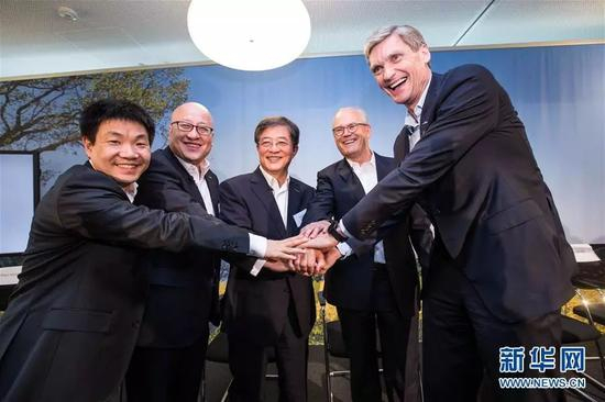 　　▲资料图片：2017年6月27日，中国化工集团公司在瑞士巴塞尔宣布，完成对瑞士农业化学和种子公司先正达的收购。