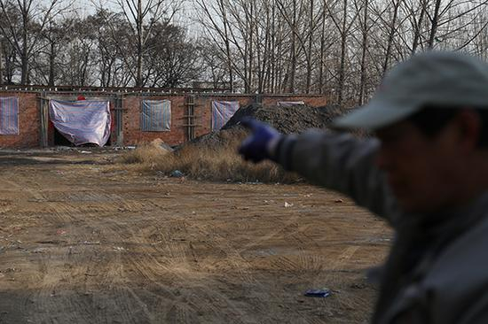 　　12月15日，临汾市城区一处老旧小区，小区原来供热燃煤锅炉放置的地方已经拆除改建为电力空气能供暖设施。