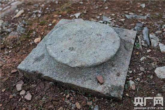 大上清宫遗址出土的大型石柱础 央广网记者 石昊鑫 摄