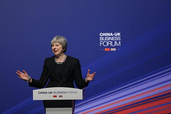 2月2日上午，英国首相特雷莎·梅出席在上海举行的中英企业家论坛并发表主旨演讲。