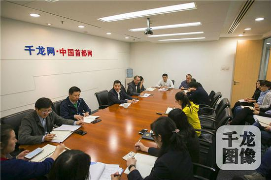 　　10月25日下午，千龙网召开学习宣传贯彻十九大精神动员部署会，党委成员、党委理论学习中心组成员、总裁办公会成员、编委会成员、大部门主要管理人员参加。千龙网记者 鄂小颖摄