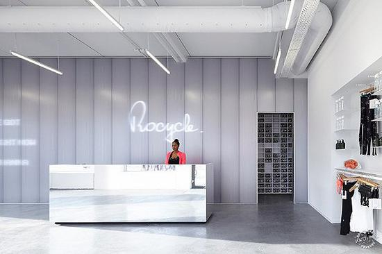 精品健身在国外已经发展成熟，美国这家Rocycle看起来如同一个咖啡店