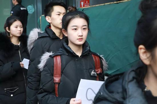 ▲2018年2月28日，北京，2018艺考，北京电影学院（北影）艺考第二日。图片来源：视觉中国