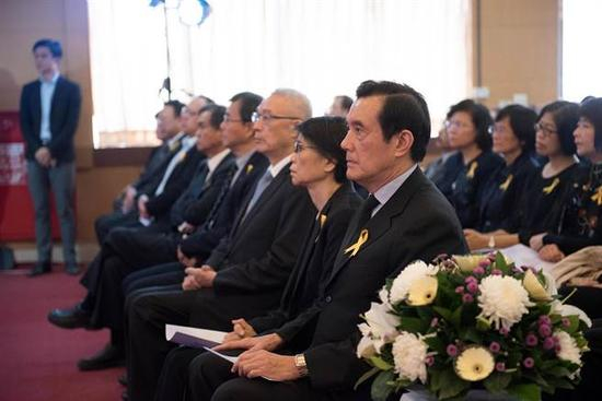 台湾地区前领导人马英九夫妇及中国国民党主席吴敦义出席告别式。（图片来源：台湾“中国时报”）
