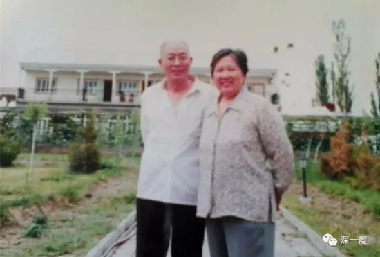 周佩夫妇（翻拍）。李璧贞想把丈夫的遗骸带回湖南老家，她觉得那里才是家乡和归宿。