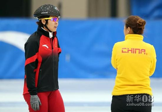 李琰和王濛在训练中 &nbsp;图自：新华网