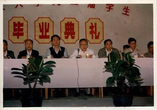 朱自强校长主持毕业典礼