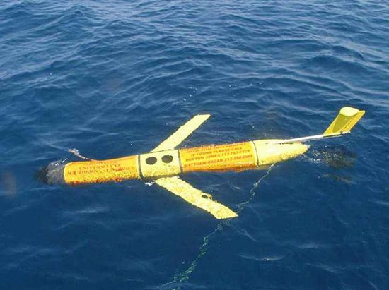 　　2016年12月15日，中国海军一艘救生船为防止一不明装置对过往船舶的航行安全和人员安全产生危害，对该装置进行了识别查证。