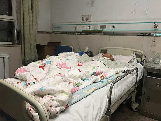 　　11月26日，赵香斌病情有所恶化，赵勇发现父亲的皮肤变皱了。 除标注外，文中图片均为澎湃新闻记者 张维 图