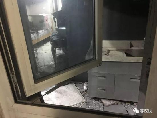 女儿房内卫及内卫窗户 《等深线》记者 封莉 摄影