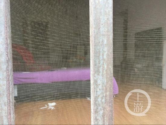 凶手李某租住的房屋阳台和客厅。