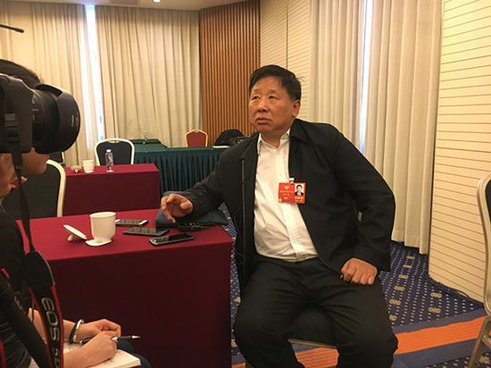 2018年3月5日，叶小文接受澎湃新闻采访。 澎湃新闻记者 李闻莺 图