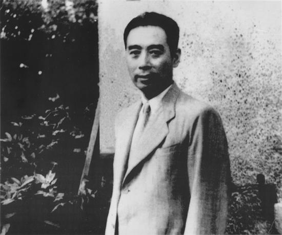 周恩来在周公馆西阳台。周公馆供图