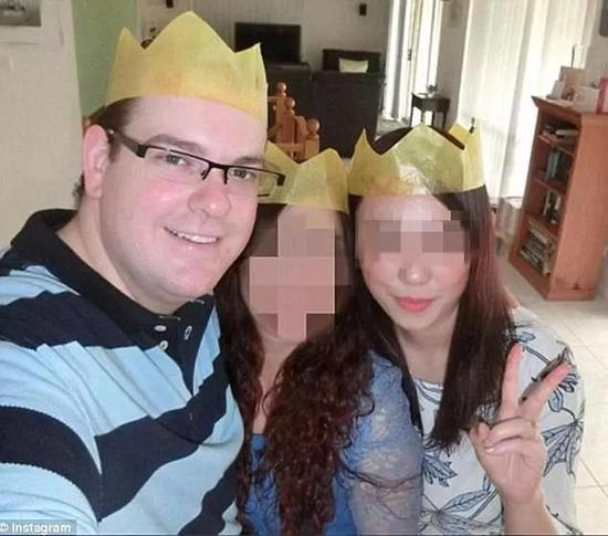 ▲冷梦梅（右）生前和姨妈、姨父德里克（左）合影&nbsp;&nbsp; 图据网络