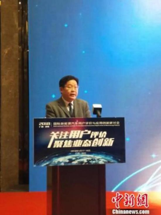1月17日，2018国际新能源汽车用户评价与应用创新研讨会在柳州举行，旷青春在会上发言。
