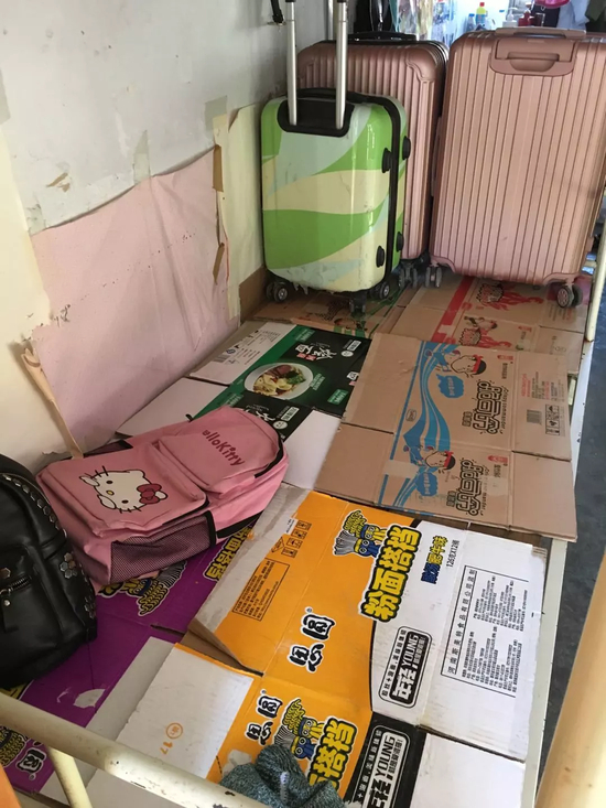 小凡在宿舍的床位已经搬空