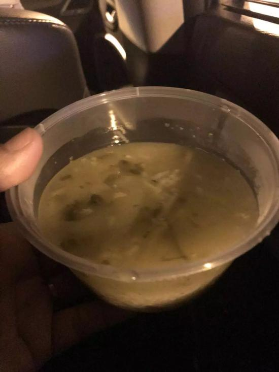 ▲何先生领到的食物