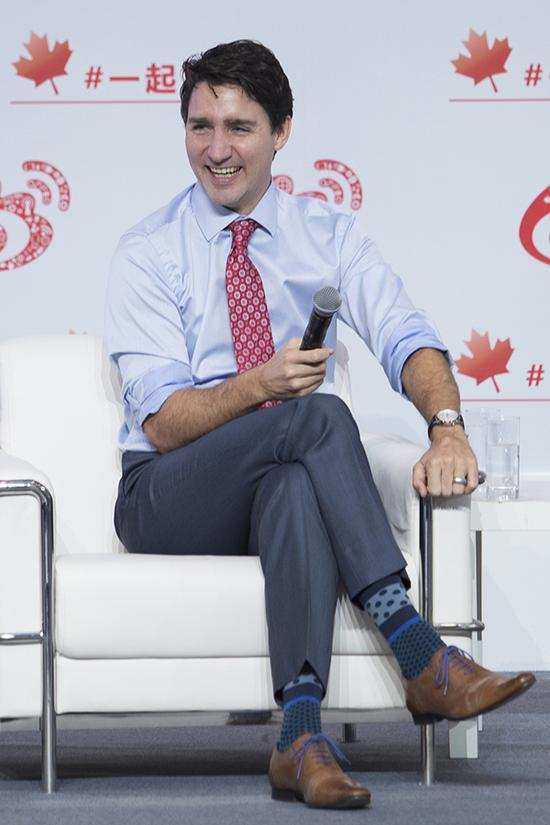 　　2017年12月4日，北京，正在中国访问的加拿大总理贾斯廷·特鲁多（Justin Trudeau）前往新浪总部，与中国旅游达人谈加拿大旅游。 &nbsp;视觉中国 图