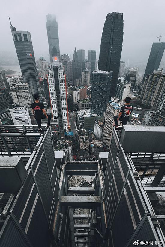 与童虎一起极限挑战的合影。