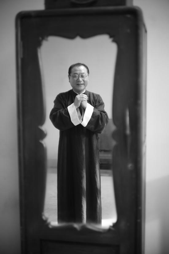 　　11月，根据老舍同名原著改编的《不成问题的问题》终于上映。电影通过农场主的更替，揭露了很多现实问题。范伟因此片获得了2016年台湾金马奖最佳男主角。