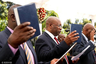 津巴布韦政府新一届内阁宣誓就