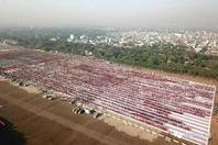 缅甸：2万名僧侣排队接受布施现场