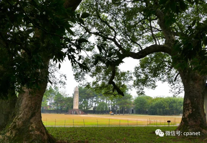 位于瑞金叶坪红军烈士纪念广场