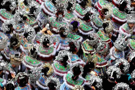 “月度最佳奖”《整头饰》摄影：@赤脚担鞋_137 