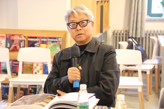 （美国匹兹堡大学教授高名潞发言）