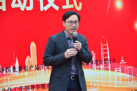 吴为发表演讲