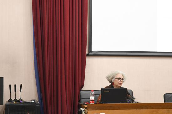 来自美国加州的雕塑家、综合媒介以及装置艺术家Alison saar开展讲座《媒介与材料》