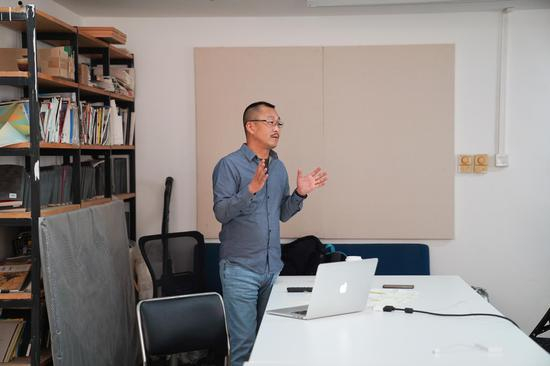 中央美术学院王川教授工作坊开展讲座《前行与回归》