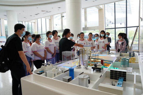 　参观大科学装置