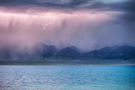 EOS 5D Mark III 光圈F4 快门1/60s ISO400 焦距70mm 镜头：EF 70-200mm f/4L IS USM