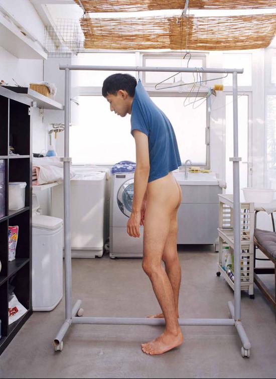 《挂在那里》，2015