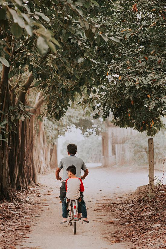 《父与子》 摄影：@段歌