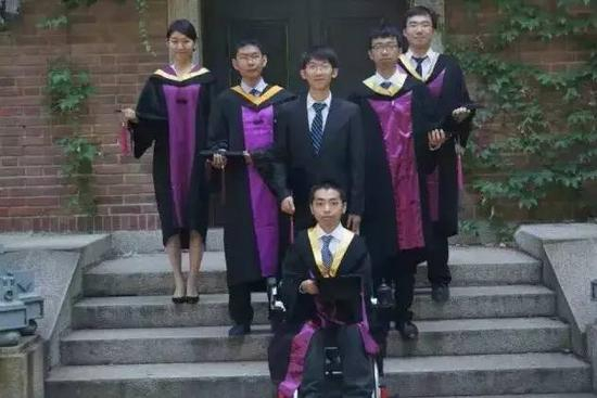 矣晓沅（前排）。来源：清华大学官网