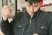 大衣哥在家做针线活手艺精 包揽家务被夸“好男人”