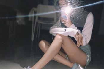 林峯娇妻晒照秀长腿