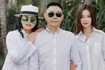 沈梦辰父母显年轻